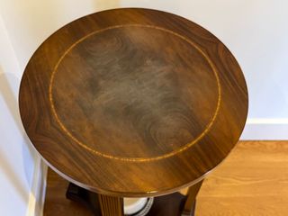 Mesa auxiliar de madera
