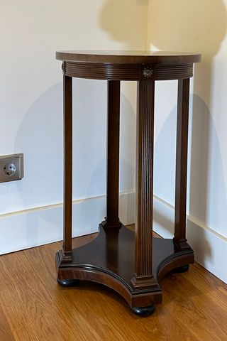 Mesa auxiliar de madera