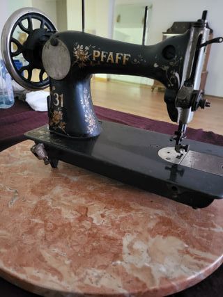 Maquina de coser PFAFF antigua