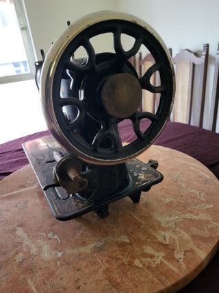 Maquina de coser PFAFF antigua