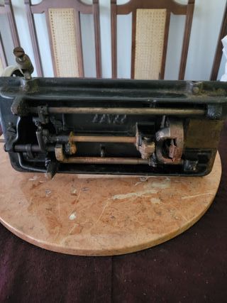Maquina de coser PFAFF antigua