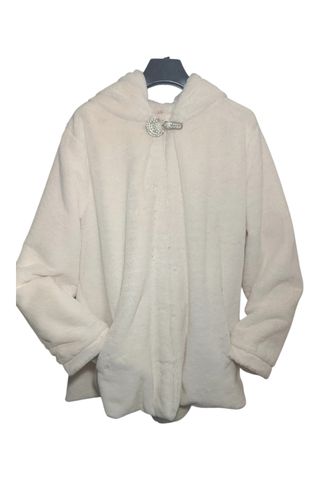 Pelliccia con cappuccio bianco neve