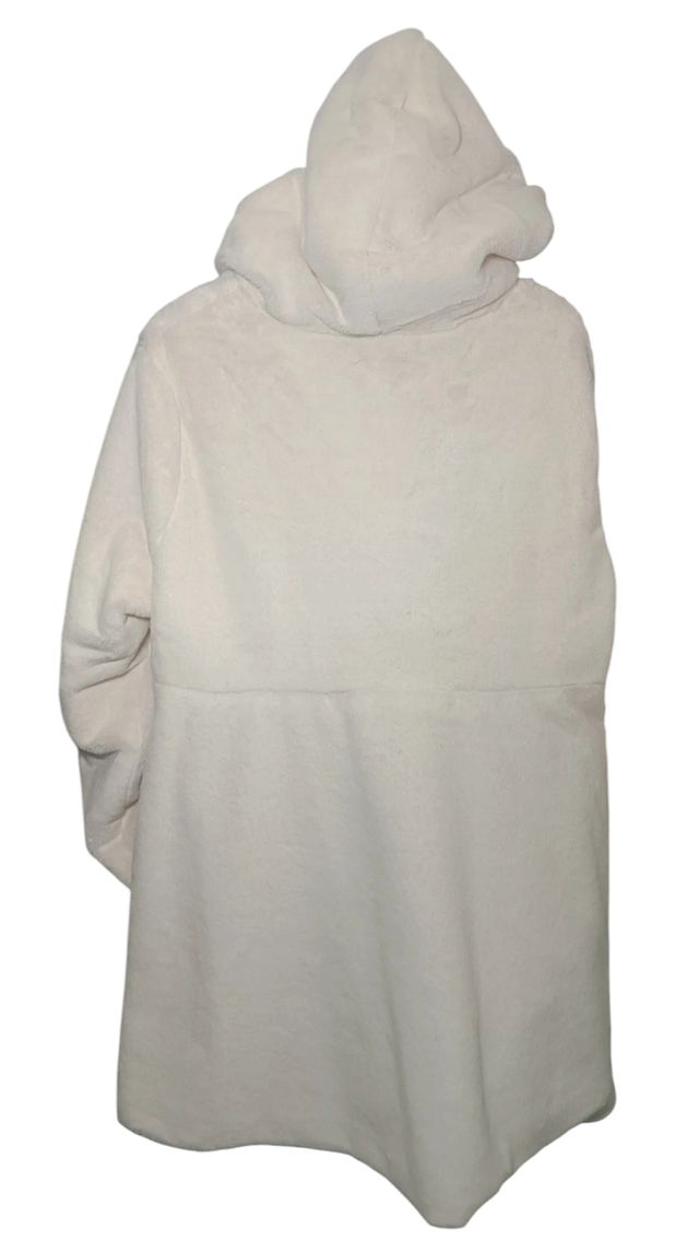 Pelliccia con cappuccio bianco neve