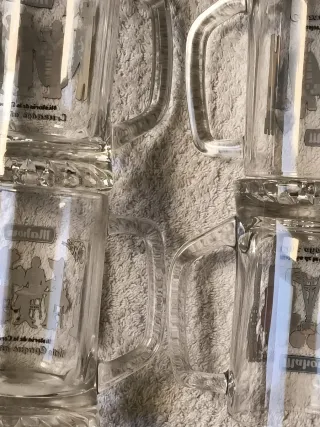 LOTE 4 JARRAS CERVEZA "MAHOU" DECORADAS CON DIBUJO