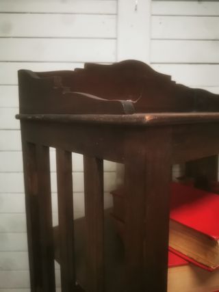 Estantería. Librería de madera.