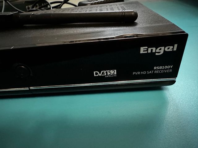 Receptor satélite Engel RS8100Y
