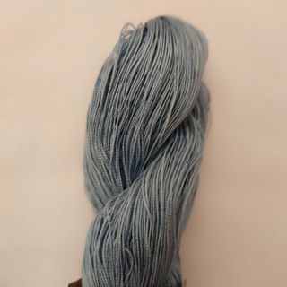 Hilo de perlé de algodón azul. 100 gr