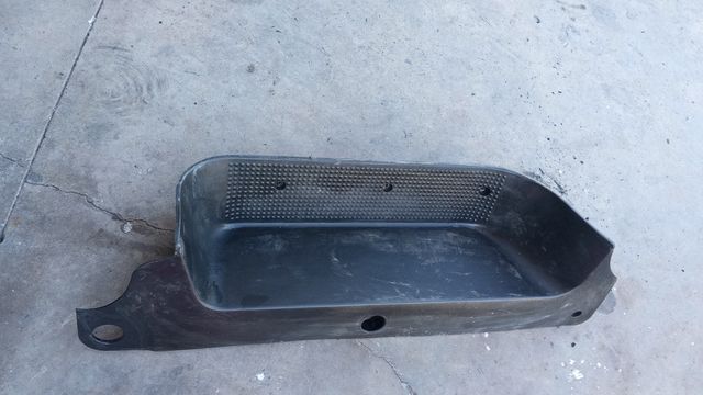 8200523968 PLASTICO MOLDURA REPOSA PIES RENAULT