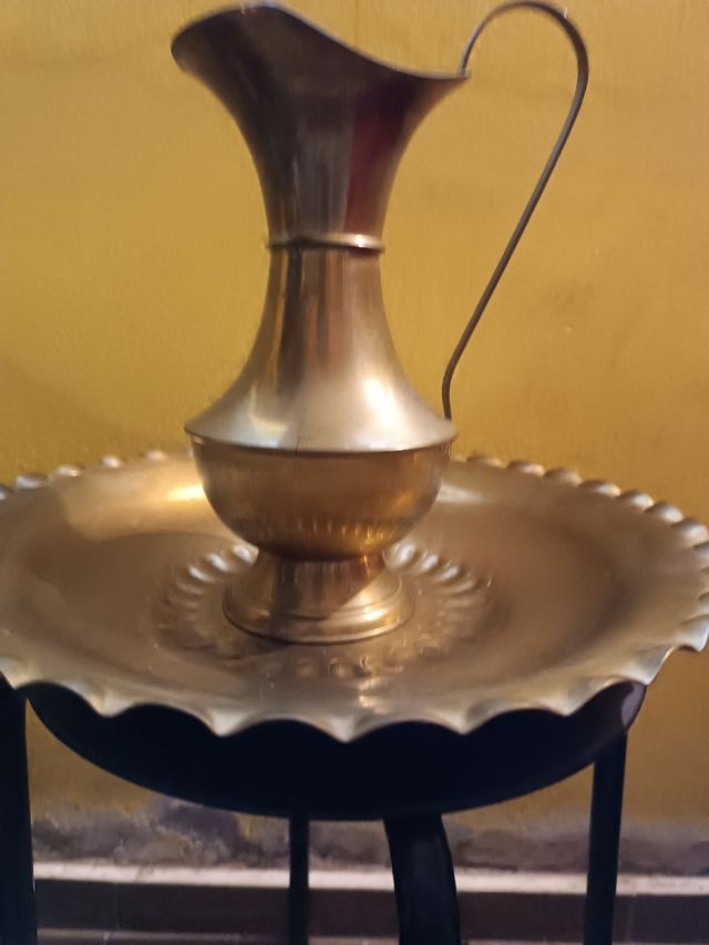 Brocca e piatto in ottone vintage