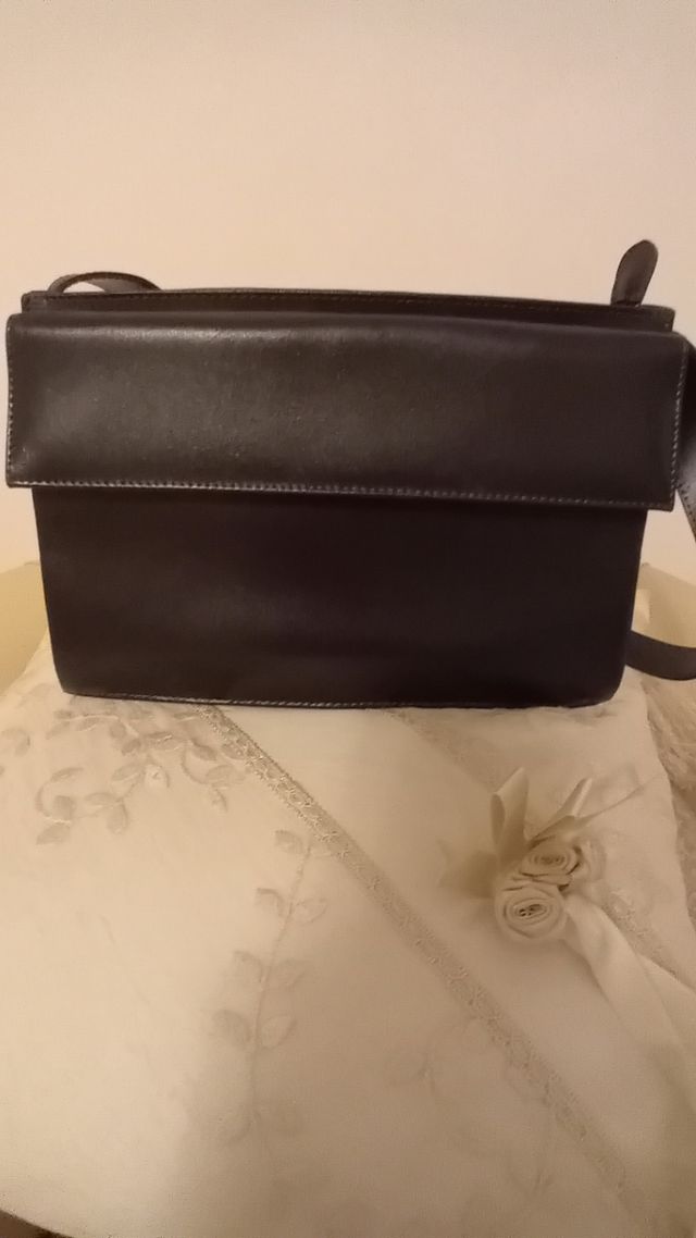 Borsa a spalla con tasca frontale