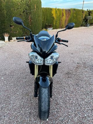  Triumph triple street 675