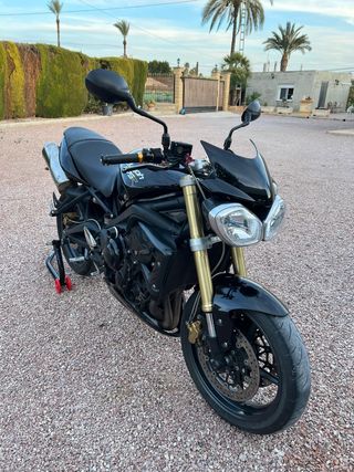  Triumph triple street 675