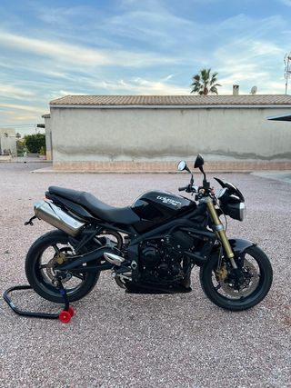  Triumph triple street 675
