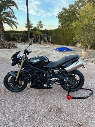  Triumph triple street 675