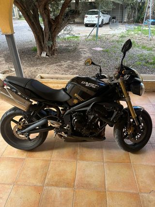 Triumph triple street 675