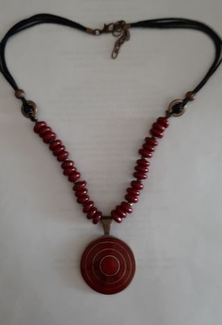 Collar corto de piedras naturales. NUEVO