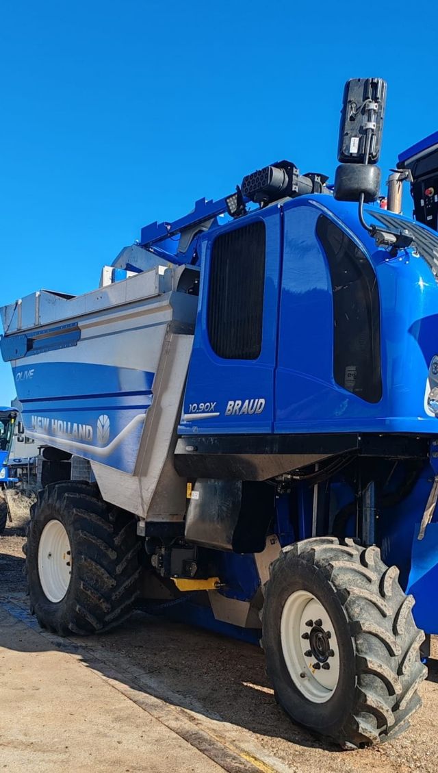 Vendimiadora olive new holland 10.90X