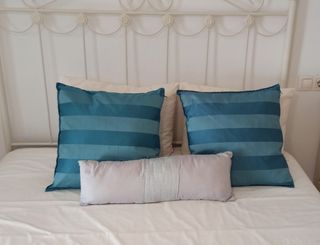 3 Cojines de colores Ikea