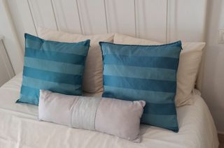 3 Cojines de colores Ikea