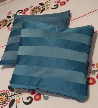 3 Cojines de colores Ikea
