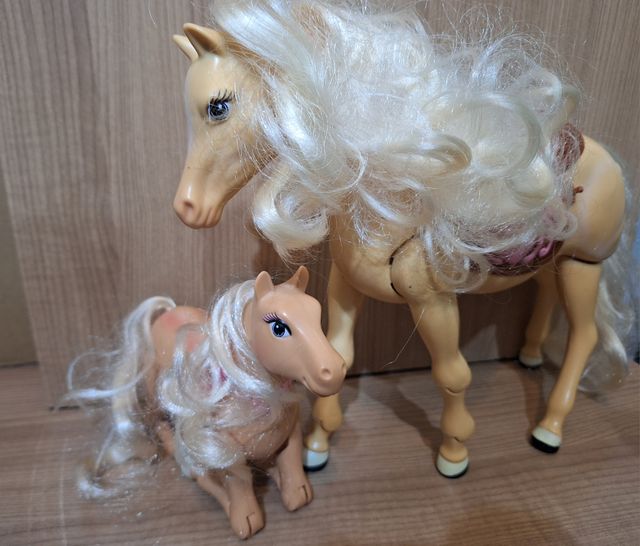 Caballo con su cría de barbie