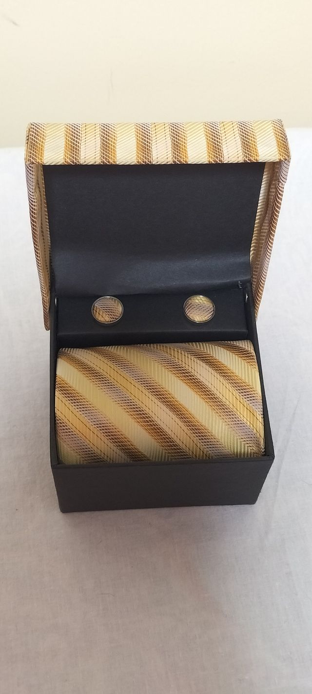 Conjunto Elegante: Corbata y Gemelos a Juego