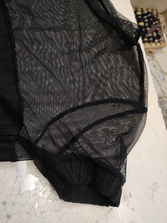 Top negro transparente manga corta