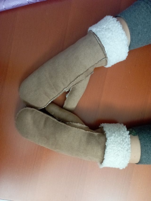 Muffole scamosciato con ecopelliccia taglia L/XL