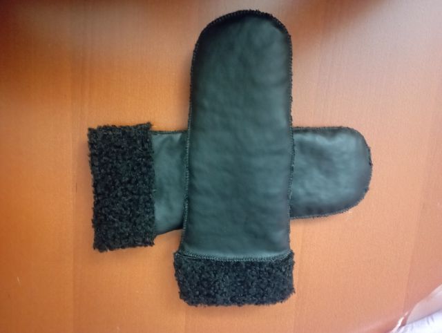 Muffole ecopelle con ecopelliccia taglia L/XL