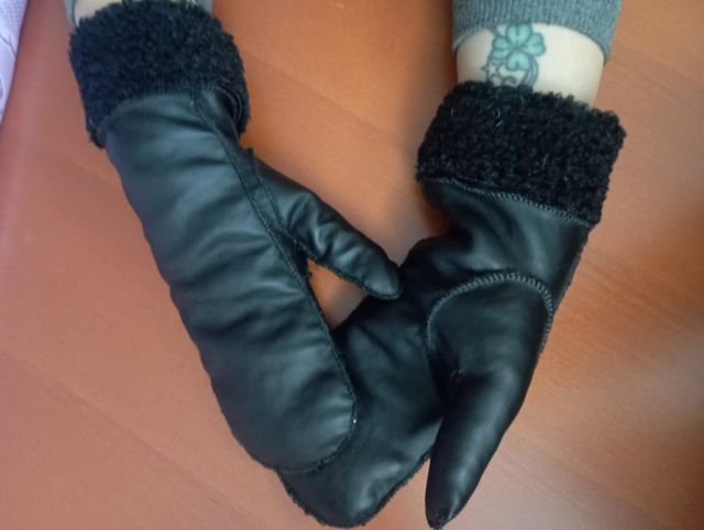 Muffole ecopelle con ecopelliccia taglia L/XL