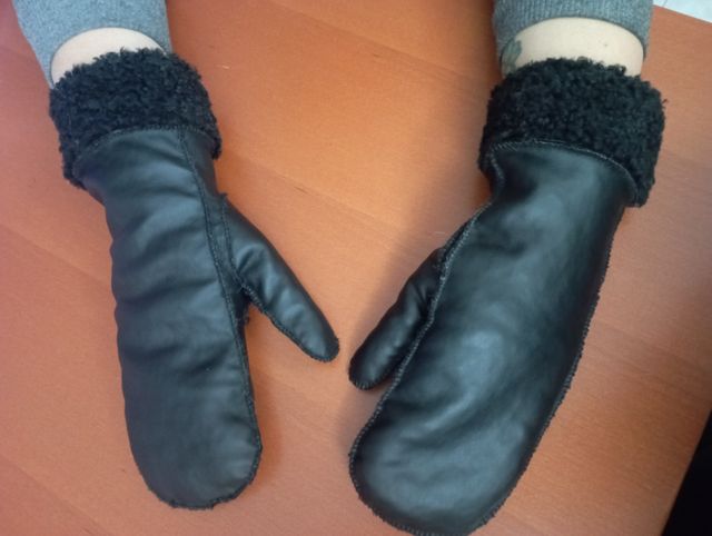 Muffole ecopelle con ecopelliccia taglia L/XL