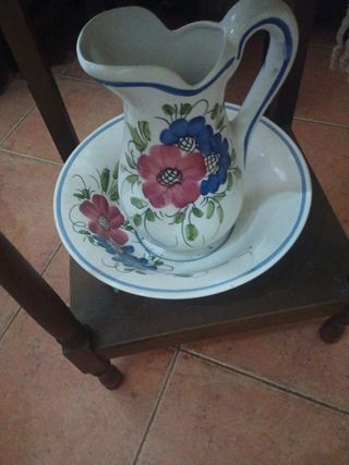 Dos saferos con 1 mueble y toallas 