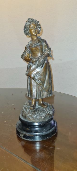 Figura de Broce. 40 cm. Señora. Antiguedades