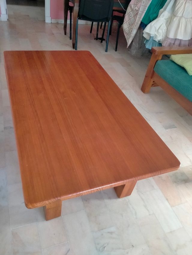 Conjunto sofás y mesa