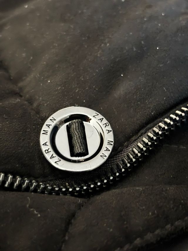 Cazadora Acolchda color negro con capucha-gorro