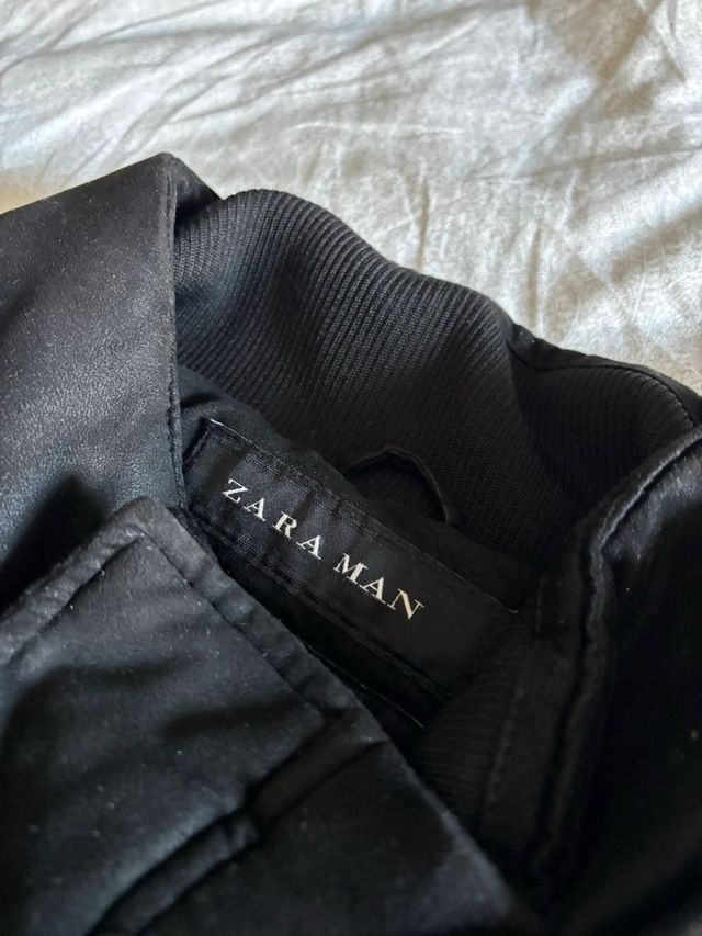 Cazadora Acolchda color negro con capucha-gorro