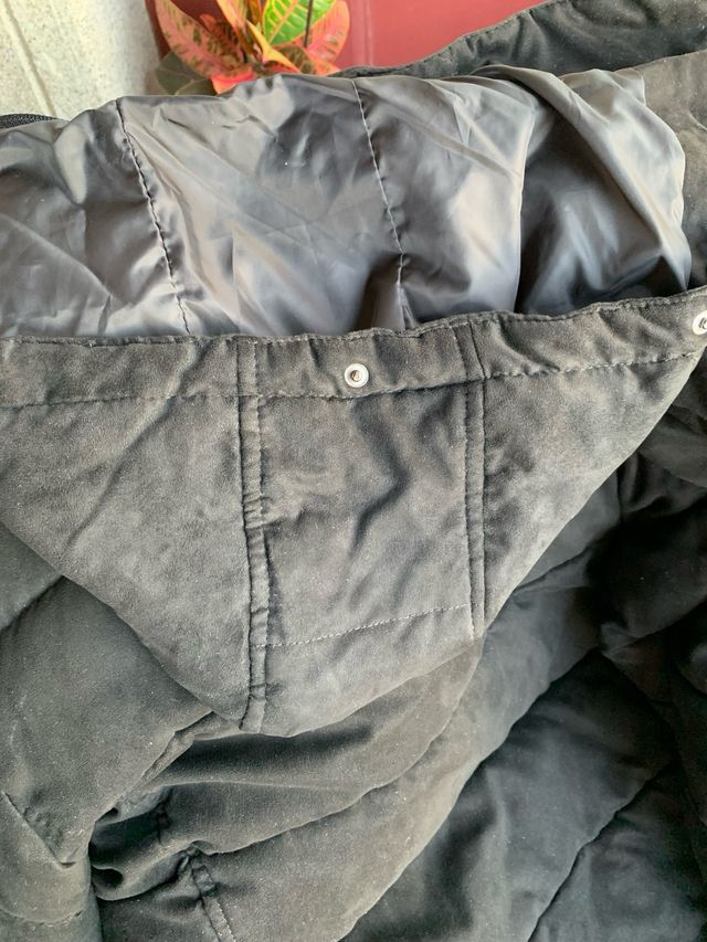 Cazadora Acolchda color negro con capucha-gorro