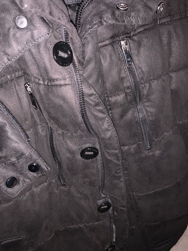 Cazadora Acolchda color negro con capucha-gorro