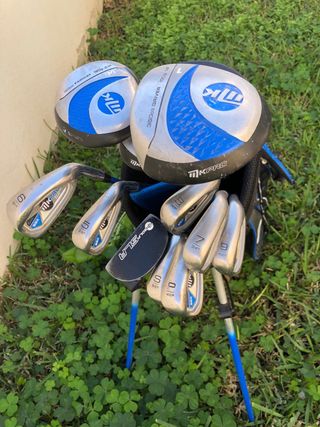 Bolsa y palos de golf de niño