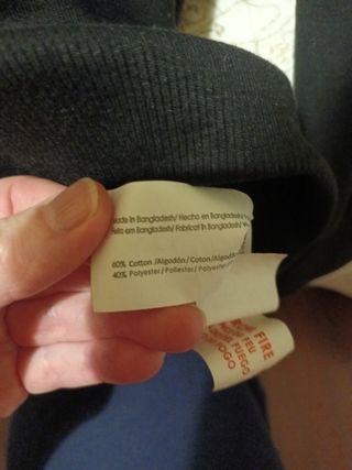 Sudadera niño gris y negra con capucha