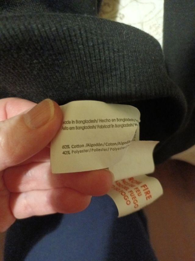 Sudadera niño gris y negra con capucha