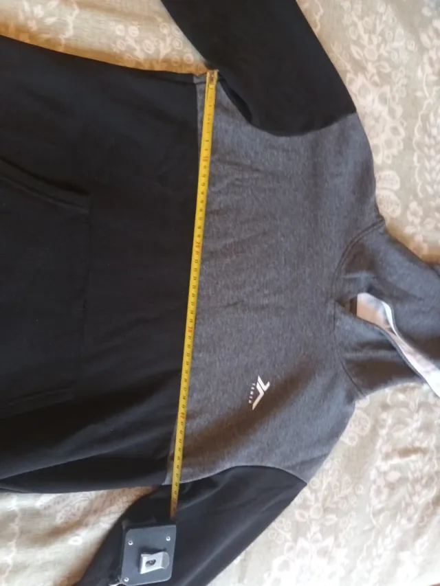 Sudadera niño gris y negra con capucha