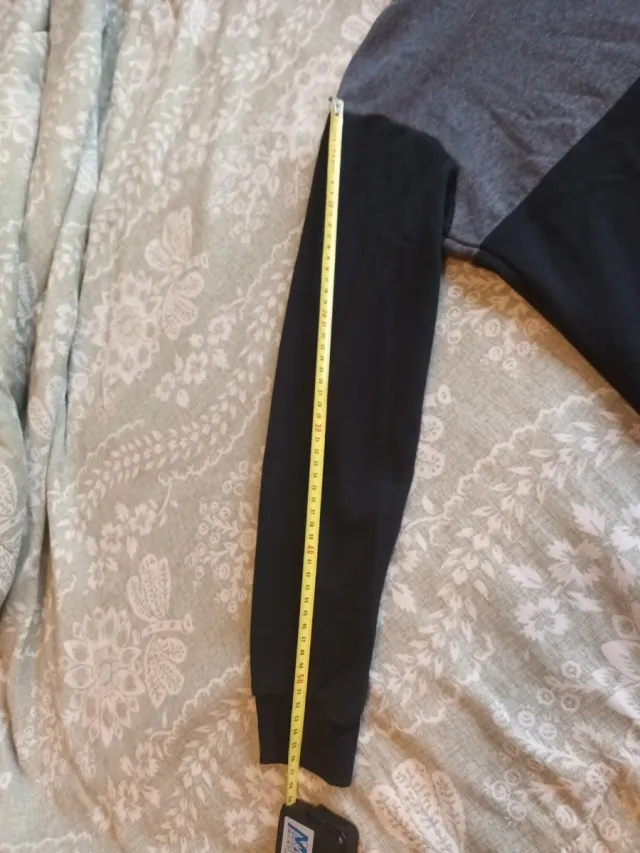 Sudadera niño gris y negra con capucha