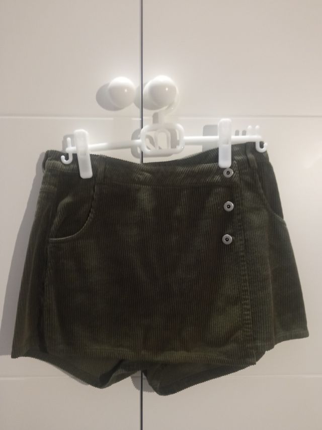 Falda pantalón de pana verde de Zara