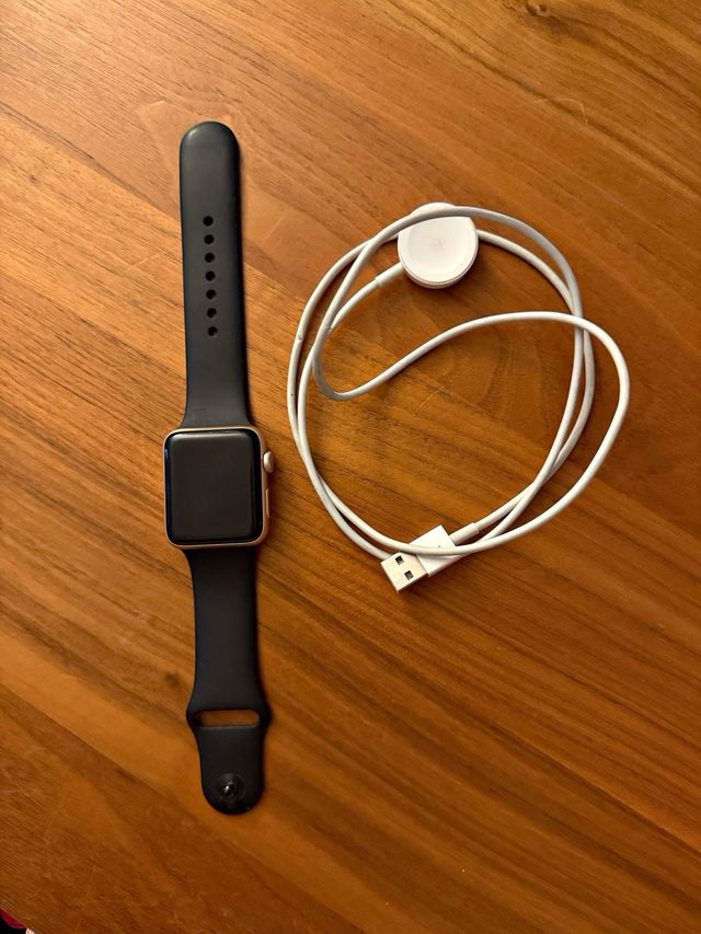 Apple Watch Series 3 42mm Gold Good Condition