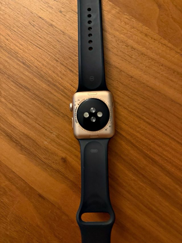 Apple Watch Series 3 42mm Gold Good Condition
