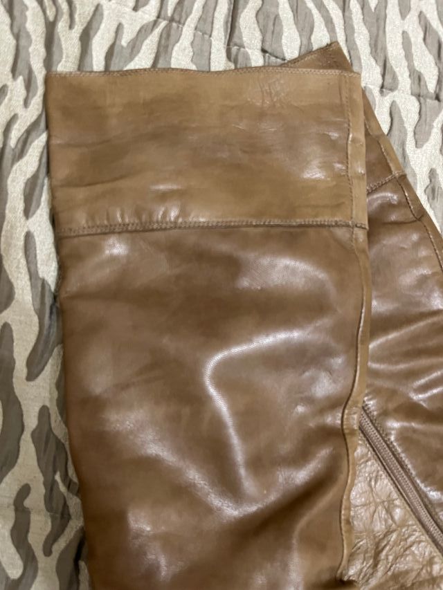 Botas marrones de piel con tacon . Muy buen estado