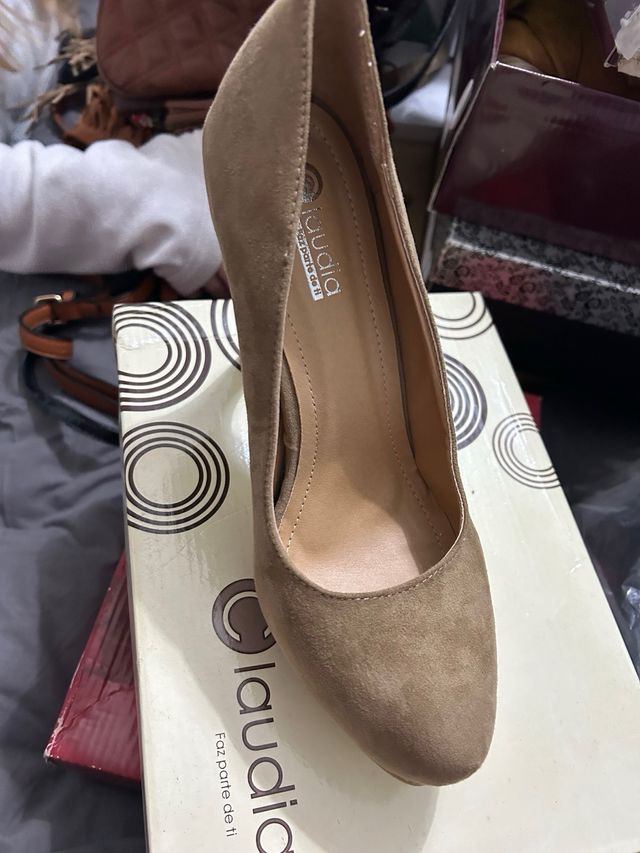 Zapato fiesta color beige y dorado