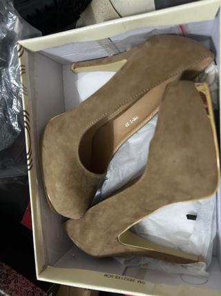Zapato fiesta color beige y dorado