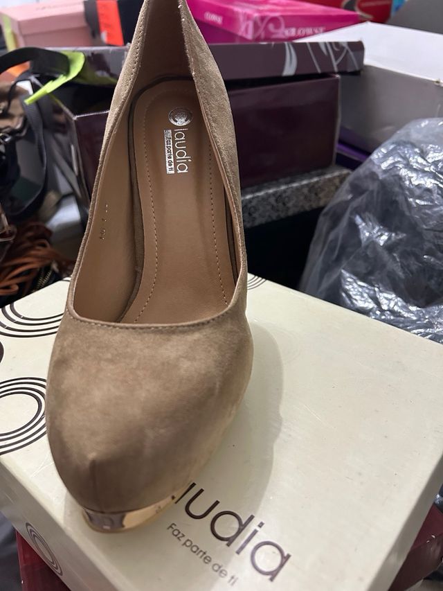 Zapato fiesta color beige y dorado